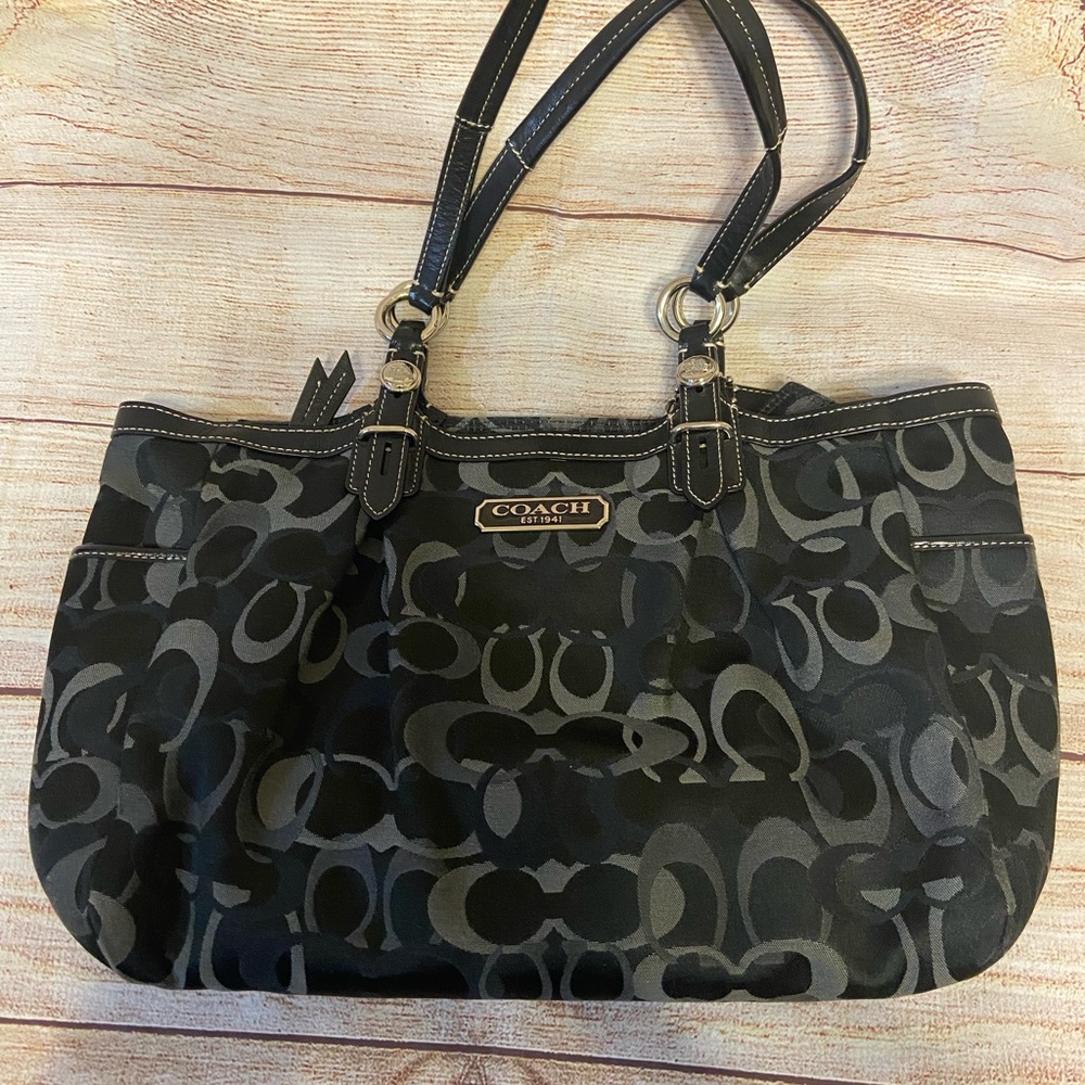 COACH EUC Black/Silver Jacquard Logo Zip Top Handbag F1072